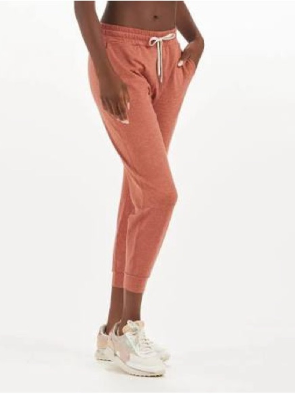 Vuori Women’s Jogger Pants in Rust